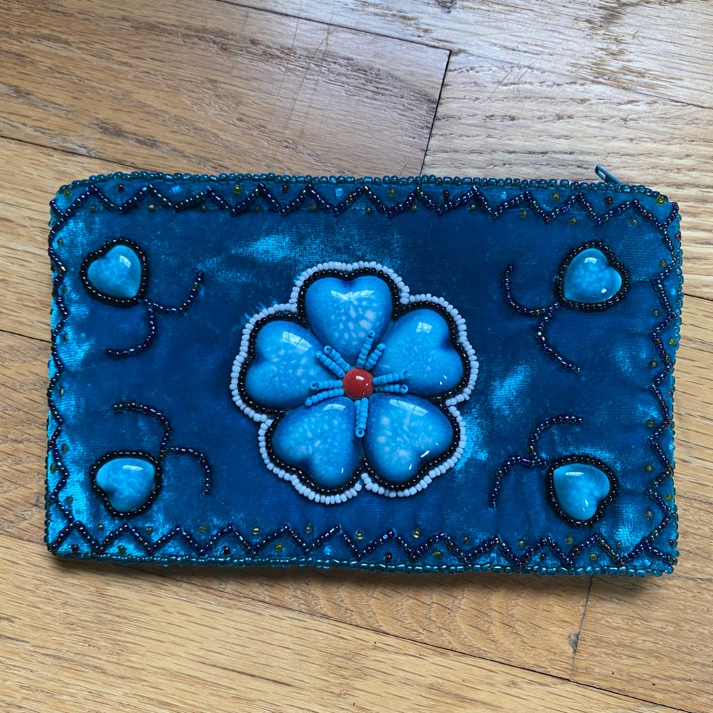 ⭐️HP⭐️Velvet beaded zipper pouch